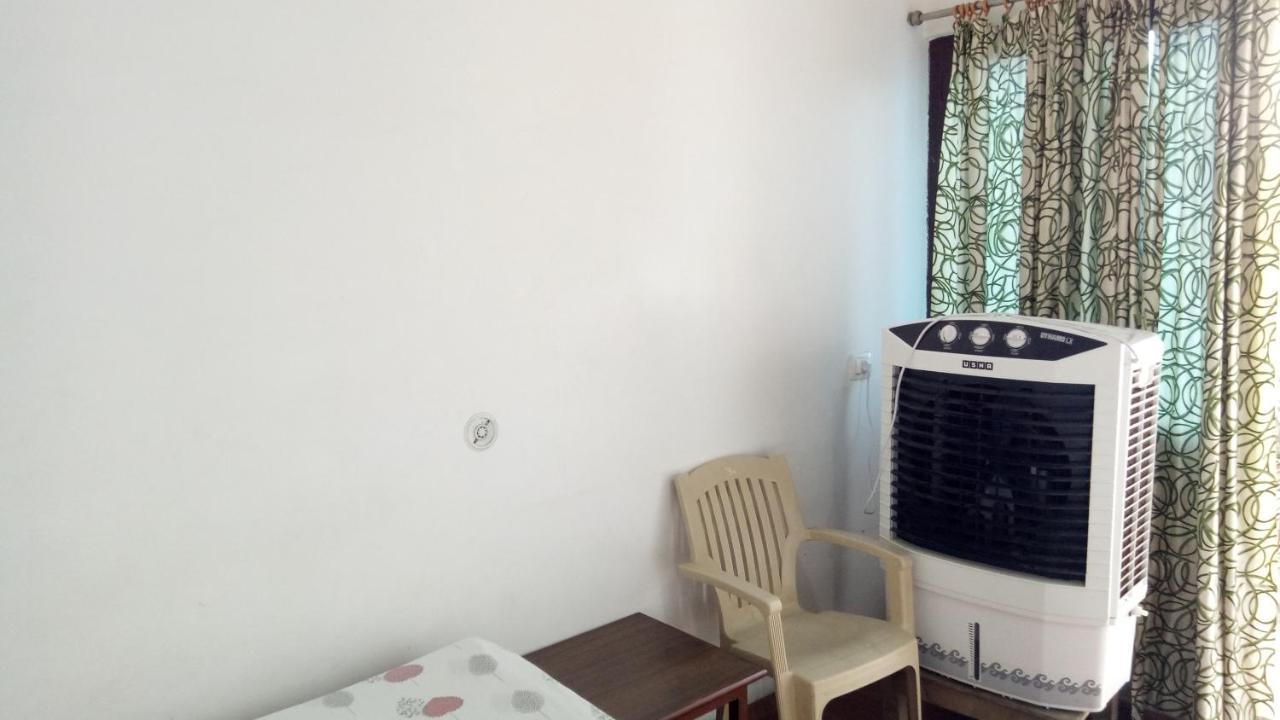 Ishan Paying Guest House Варанаси Екстериор снимка