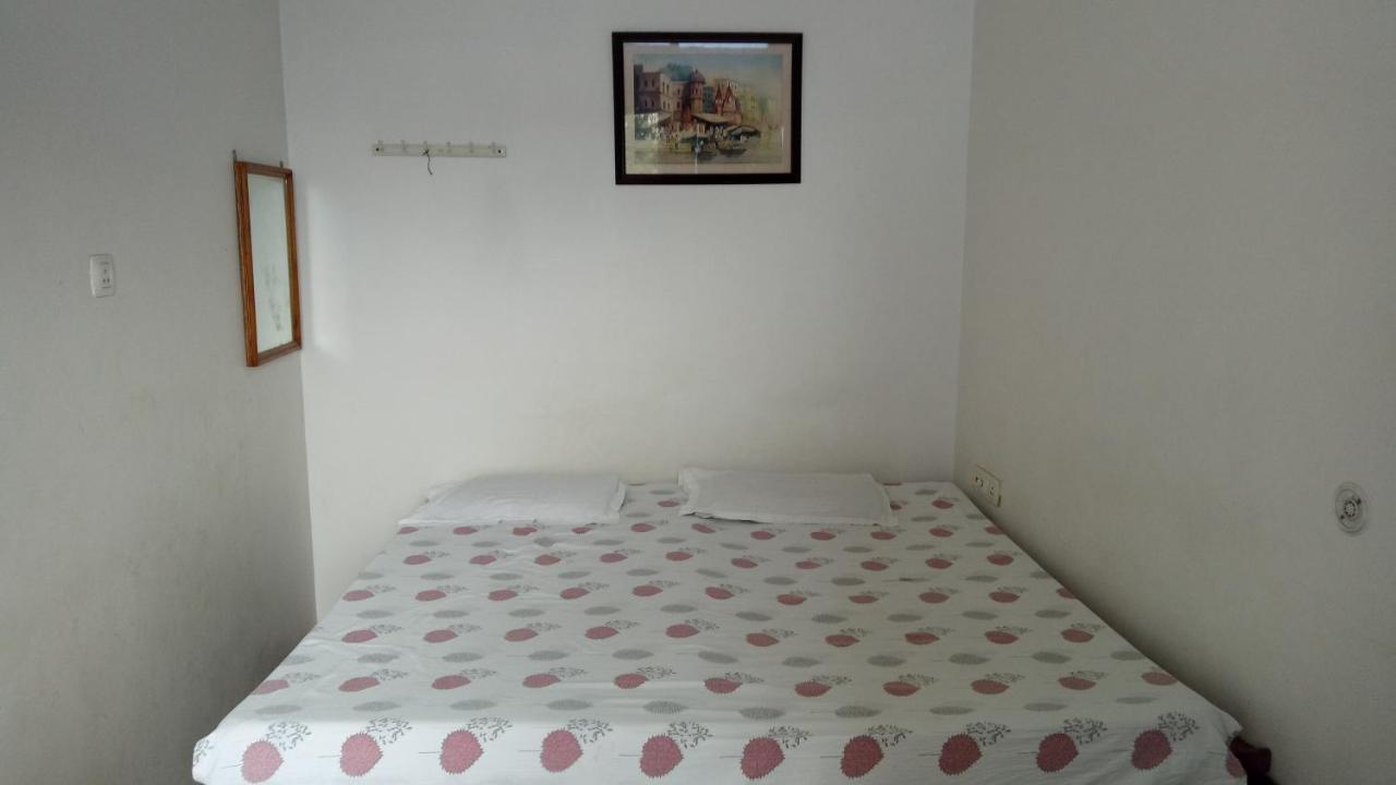Ishan Paying Guest House Варанаси Екстериор снимка