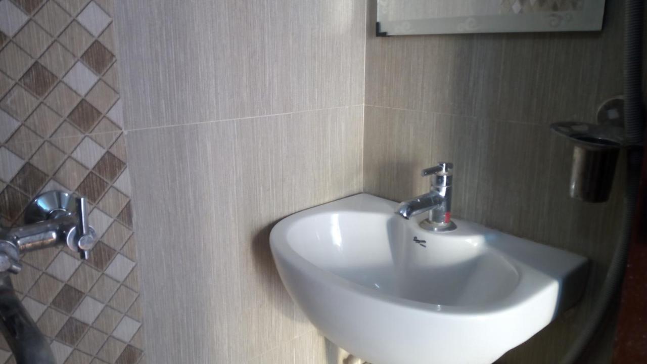 Ishan Paying Guest House Варанаси Екстериор снимка